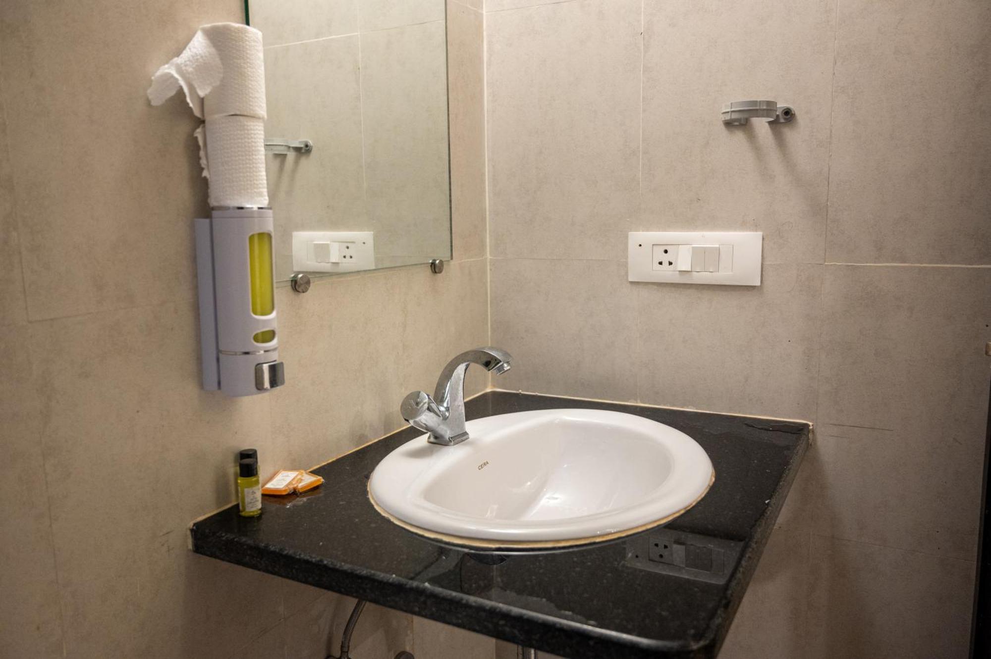 ארפורה Ronnie'S Studio Apartment מראה חיצוני תמונה